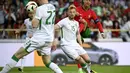 Cristiano Ronaldo mencetak gol spektakuler di menit ke-50, lalu menambah satu gol lagi di menit ke-60 dengan mengonversi assist Diogo Jota. (MIGUEL RIOPA / AFP)