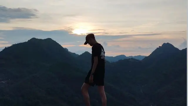Pemandangan dari atas Gunung Singa Soreang di Bandung. (Dok: IG @yehezkieltaedeus https://www.instagram.com/p/C9H95MQSN35/?igsh=YnJrZnk3bGRhajFq)