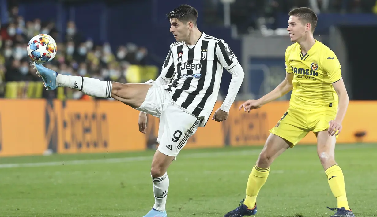Laga yang digelar di Estadio de la Ceramica, Rabu (23/2/2022) berakhir sama kuat 1-1. (AP/Alberto Saiz)