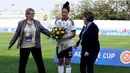  Celia Sasic merayakan caps ke-100 membela Timnas Jerman