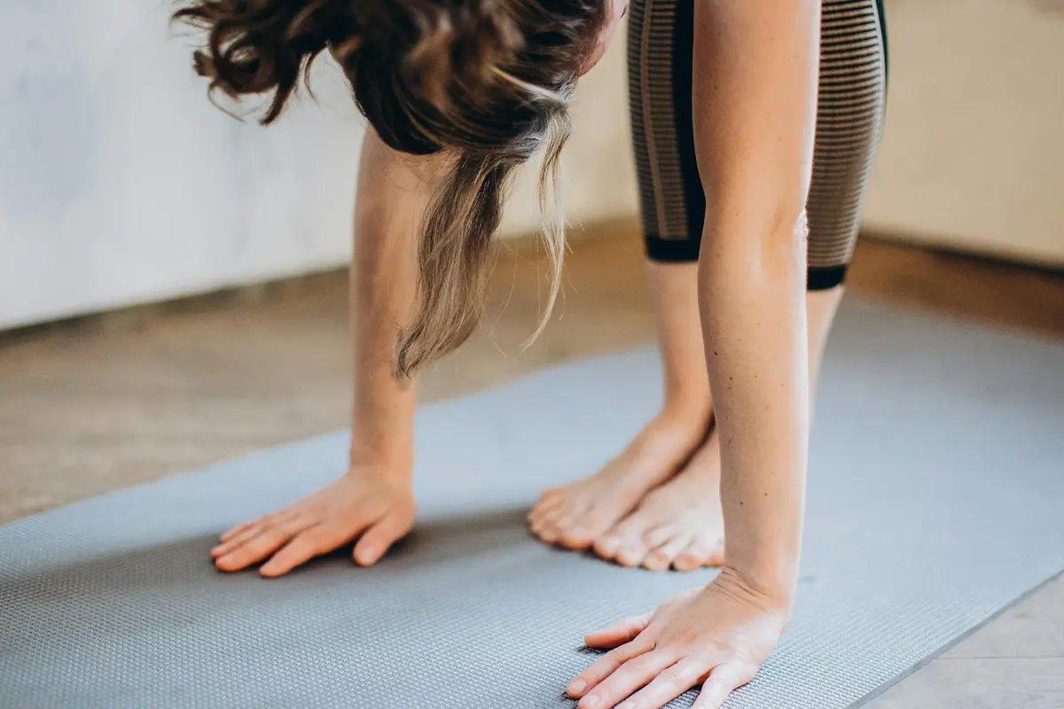 3 Gerakan Stretching untuk Meredakan Stres di Rumah