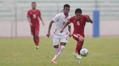 Gelandang Timnas Indoneisa, Evan Dimas mencetak satu gol saat melawan Myanmar pada Laga Sea Games 2017 di Stadion MPS, Selangor, Selasa (29/8/2017). Indonesia menang 3-1 atas Myanmar. (Bola.com/Vitalis Yogi Trisna)