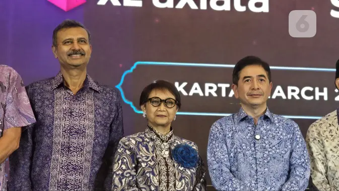 <p>Kiri-Kanan : Komisaris XLSmart: Vivek Sood, Komisaris Independen XLSmart: Retno Lestari Priansari Marsudi, Presiden Komisaris XLSmart: Arsjad Rasjid. (Liputan6.com/Agustin Setyo Wardani)</p>