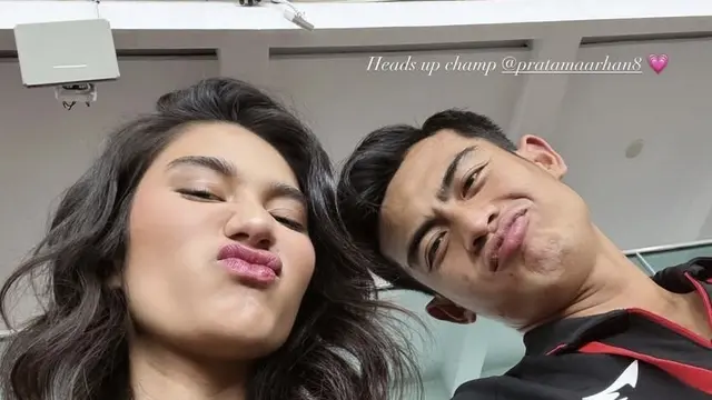 Azizah Salsha dan Pratama Arhan Menyaksikan Pertandingan Timnas Indonesia vs Bahrain. [@azizahsalsha_]