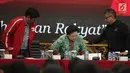 Ketua Umum PDIP Megawati Soekarnoputri (tengah) saat akan memberi pembekalan kepada calon anggota legislatif PDIP di DPP PDIP, Jakarta, Kamis (15/11). Tujuan kegiatan ini agar partai dapat melahirkan kader yang berkualitas. (Merdeka.com/Imam Buhori)