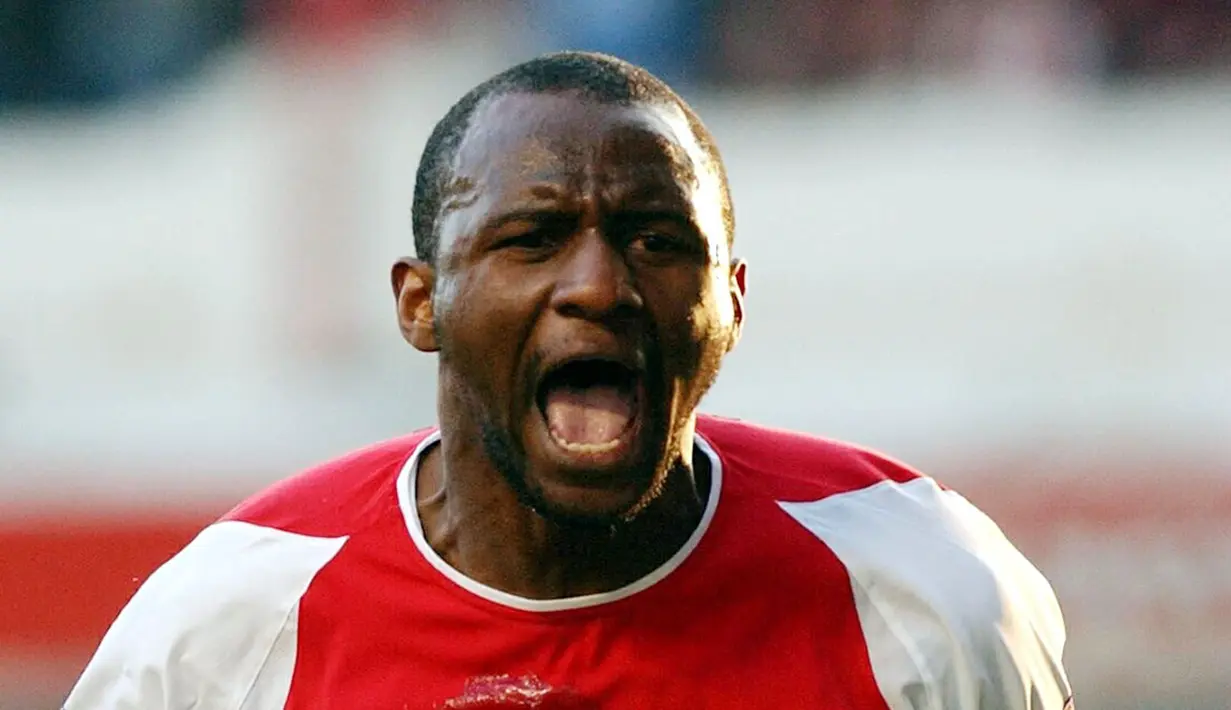 Direktur Olahraga Real Madrid, Emilio Butragueno, menyebut Patrick Vieira sebagai pemain yang cocok untuk menambal lini tengah Real Madrid yang kurang maksimal setelah ditinggal Makalele. Dan pada 2004, kepindahannya hampir terjadi. Namun, sang pemain lebih memilih untuk bertahan satu musim lagi di Arsenal sebelum akhirnya bergabung dengan Juventus.
