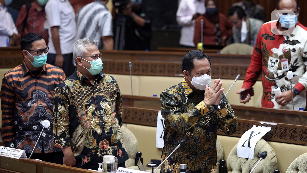 Mendagri dan Ketua KPU Rapat Komisi II DPR Bahas Pilkada Serentak 2020