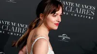 Pertemanan Nyeleneh, Dakota Johnson Ungkap Pedro Pascal Diam-Diam Sering Pinjam Pakaiannya