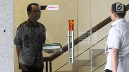 Mantan ketua DPR Marzuki Alie (kiri) usai menjalani pemeriksaan di Gedung KPK, Jakarta, Selasa (26/6). Marzuki Alie diperiksa terkait kasus dugaan korupsi proyek E-KTP. (Merdeka.com/Dwi Narwoko)