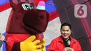 <p>Erick Thohir turut hadir dalam Konser Histeria Pesta Bola Dunia 2023 sebagai salah satu bintang tamu. Erick Thohir hadir ditemani oleh maskot resmi Indonesia untuk Piala Dunia U-17 nanti, yakni Bacuya. (Liputan6.com/Angga Yuniar)</p>