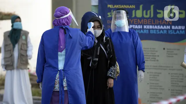 FOTO: Penerapan Physical Distancing Salat Id di Tangerang Selatan