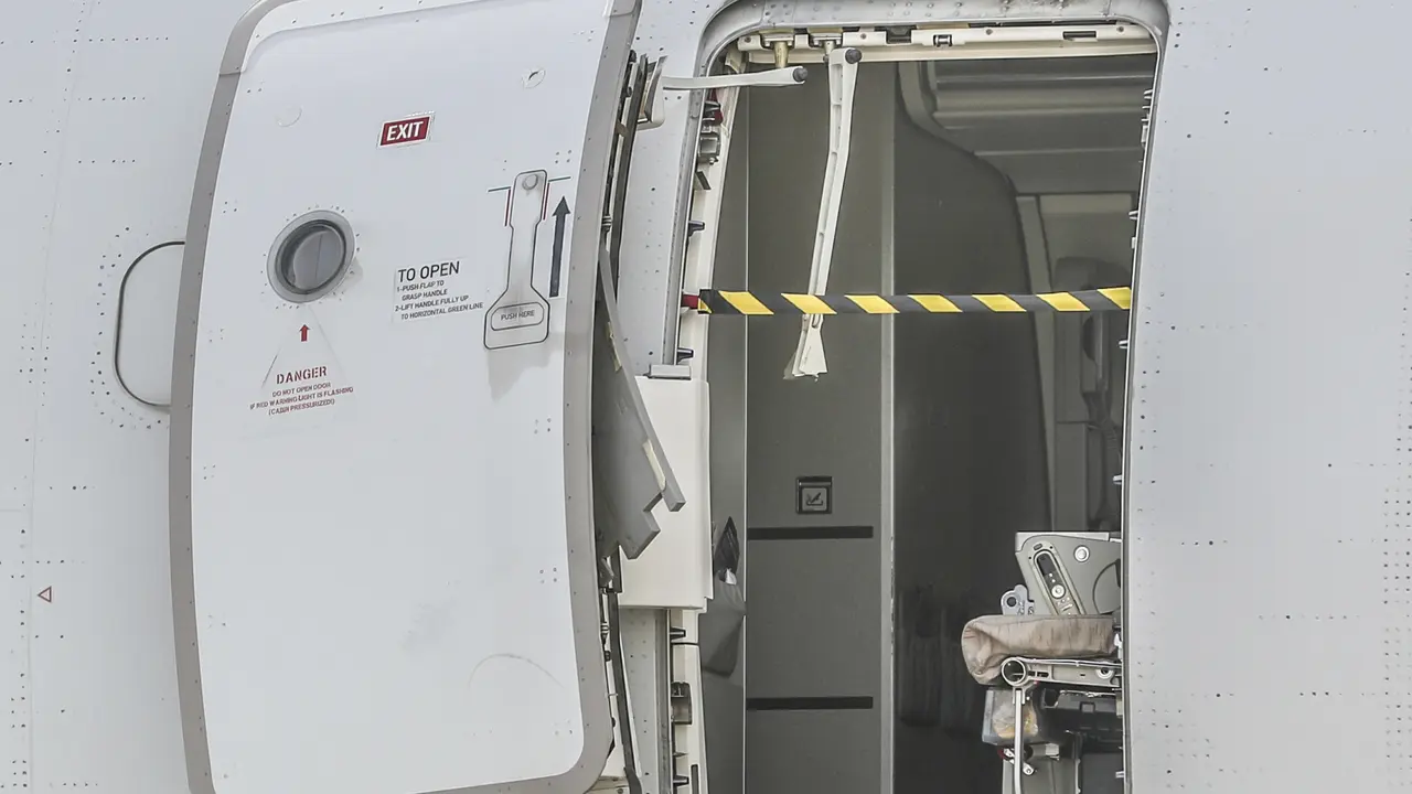 Penampakan Pintu Darurat Pesawat Asiana Airlines yang Terbuka di Udara