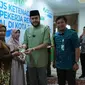 Wali Kota Padang Panjang saat acara penyerahan simbolis kartu BPJS Ketenagakerjaan. (Foto: Istimewa)