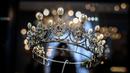 <p>'The Furstenberg Tiara' (perkiraan: Euro 383900-575800) sebuah tiara mutiara dan berlian dengan tanda perhiasan terkenal Austria Gustav Flach yang akan ditawarkan untuk dijual oleh Rumah Lelang Christie di Jenewa, Swiss, 11 Mei 2022. (Fabrice COFFRINI/AFP)</p>