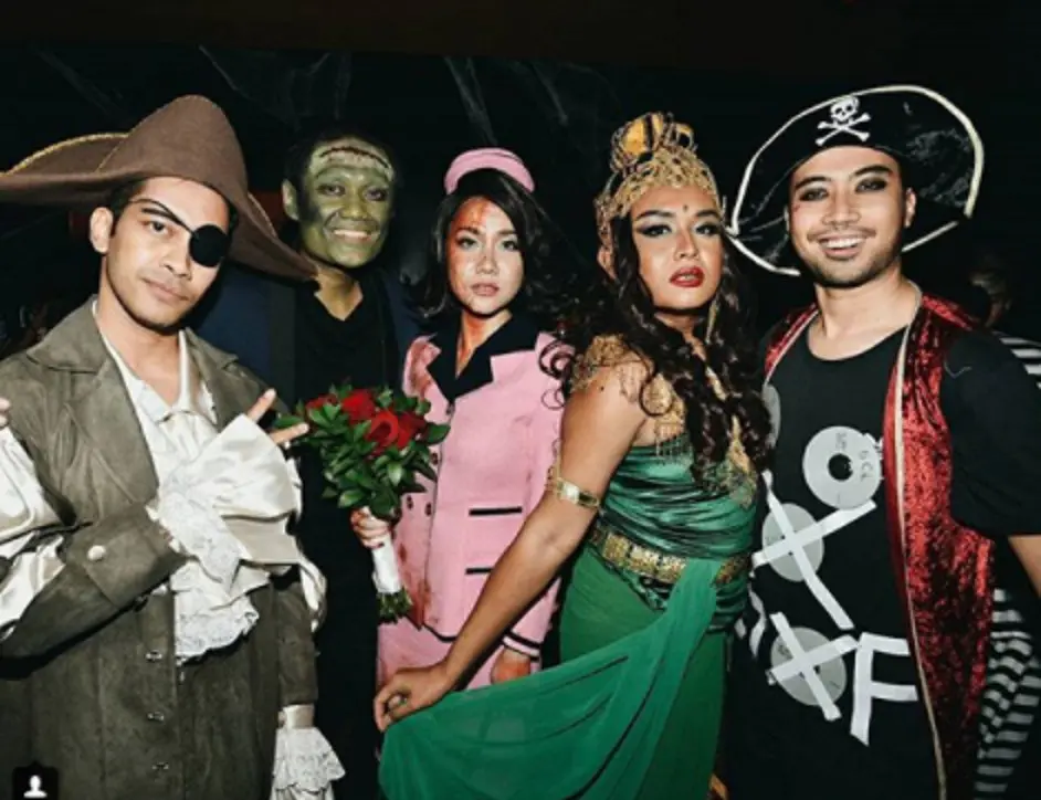 Bunga Citra Lestari bersama rekan-rekannya memeriahkan momen Halloween. (Instagram/hagaipakan)