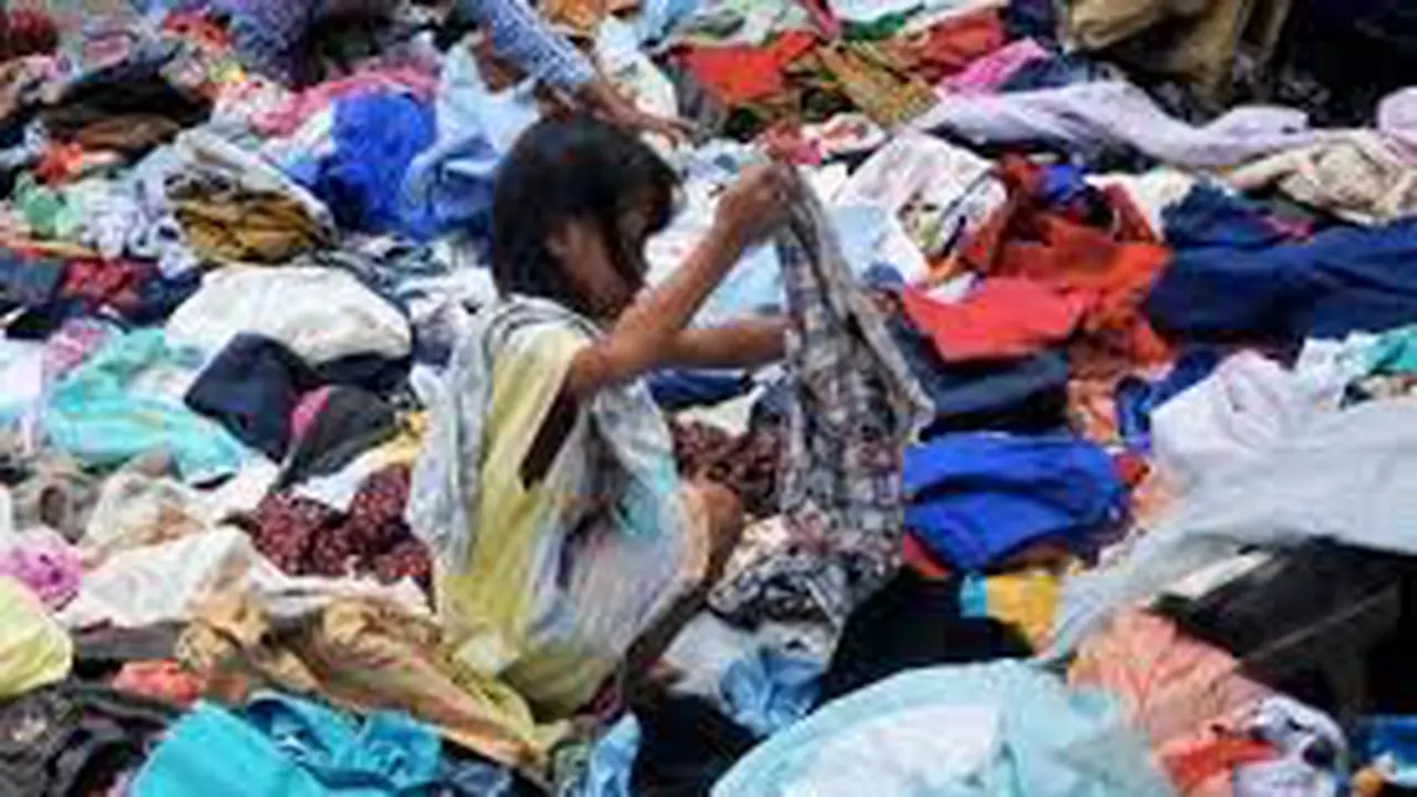 Awas, Kemendag Temukan  Pakaian Bekas Mengandung 261 Ribu Bakteri