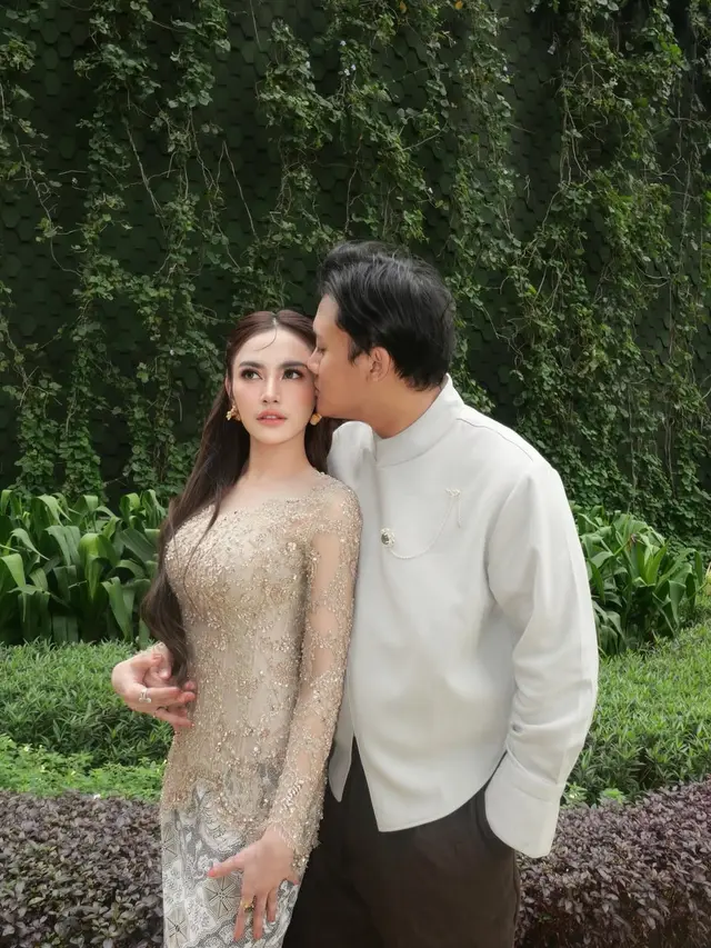 Model Kebaya Mahalini saat Kondangan