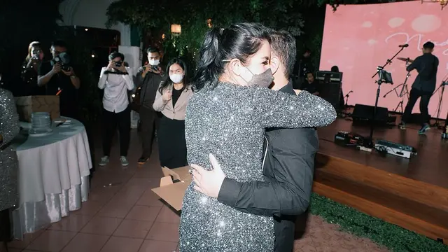Pesta ulang tahun ke-33 Nindy Ayunda