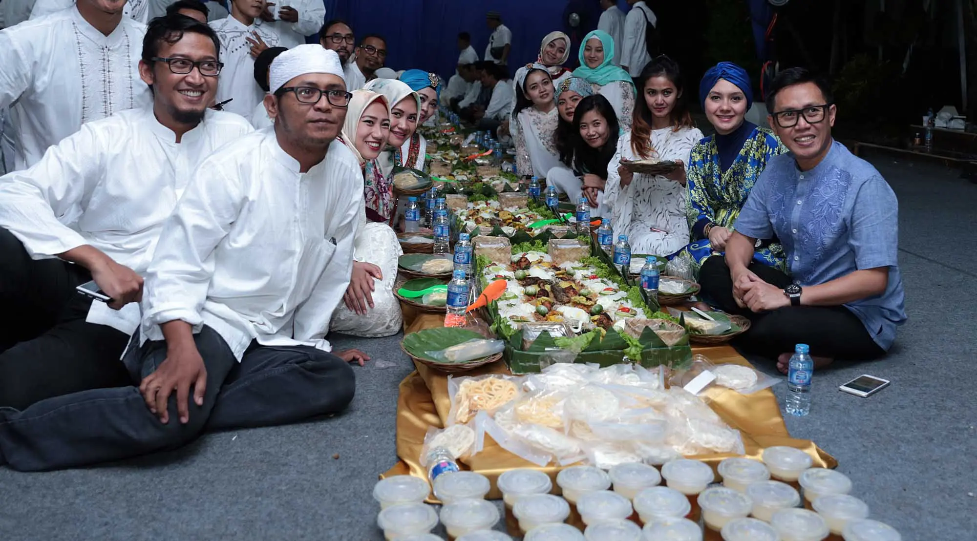 Eko Patrio Buka Puasa Bersama Team Komando (Deki Prayoga/bintang.com)