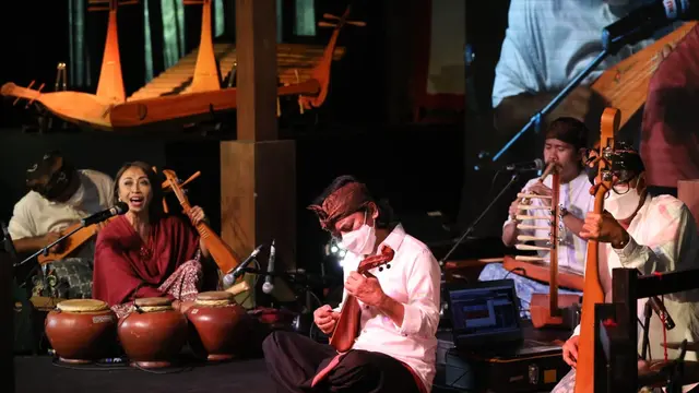 Ratusan alat musik tergambar di relief Candi Borobudur