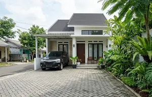 9 Halaman Rumah Tanpa Rumput yang Tetap Sejuk dan Sedap Dipandang, Estetik