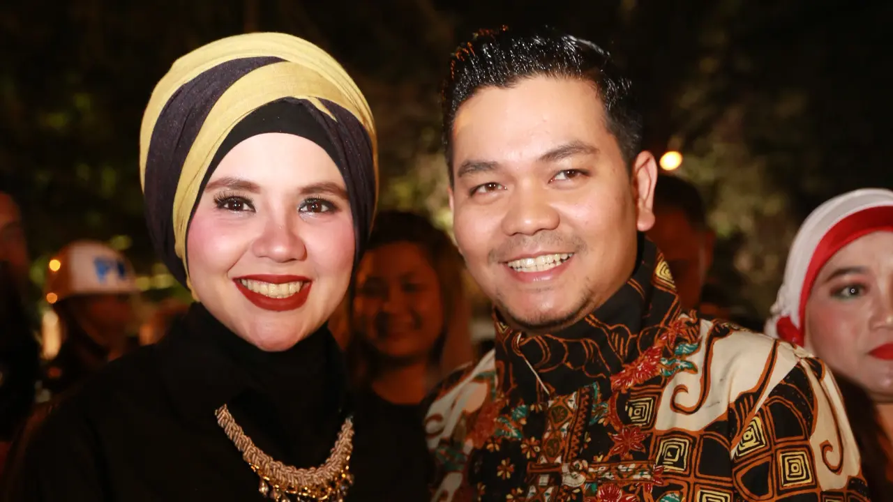 [Bintang] Indra Bekti dan Istri