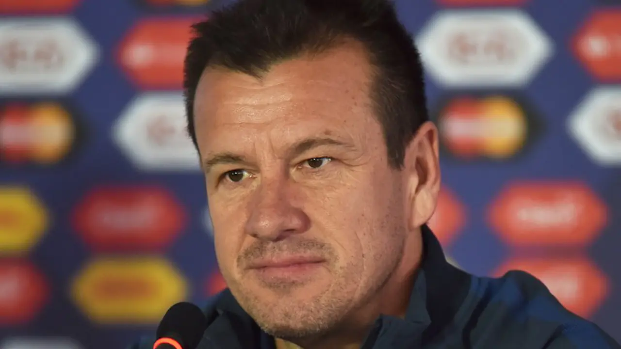 Carlos Dunga dalam konferensi pers Copa America