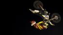 Rider Spanyol, Maikel Melero, beraksi dalam pertunjukan motokros Malaga Freestyle di Malagueta, Malaga, Spanyol (1/8/2015). (Reuters/Jon Nazca)