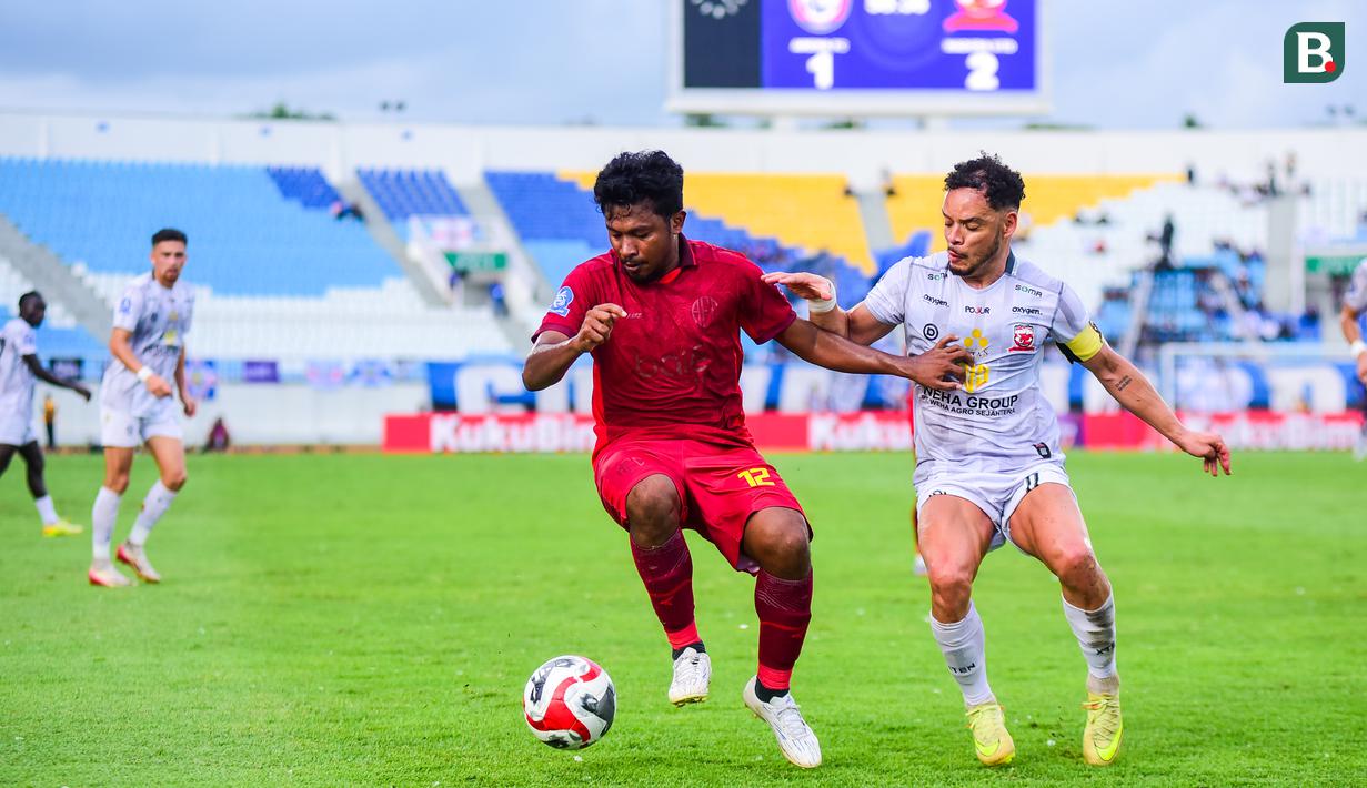 Pertandingan lanjutan BRI Super League 2025/2026 antara Arema FC melawan Madura United lekat dengan aroma nostalgia. Laga tersebut berlangsung di Stadion Kanjuruhan, Malang, Selasa (23/12/2025). (Bola.com/Iwan Setiawan)