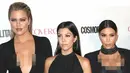 Khloe Kardashian dikabarkan sangat mengandalkan bantuan kedua saudarinya yakni Kourtney dan Kim Kardashian. (eonline - Frederick M. Brown-Getty Images)