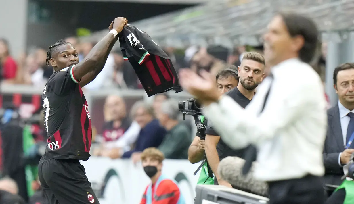 Laga bertajuk Derby della Madonnina ini berakhir dengan skor 3-2 untuk kemenangan Rossoneri. (AP/Luca Bruno)
