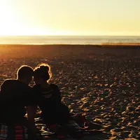 Sesulit apapun rintangan dalam sebuah hubungan akan terasa lebih ringan jika dijalani bersama orang yang tepat (Foto: pexels.com)