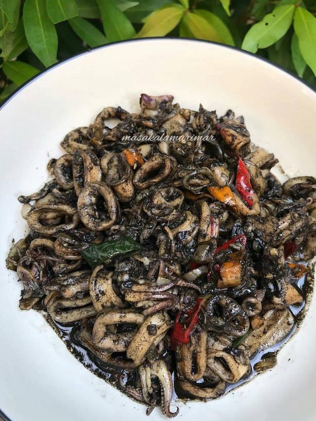 5 Resep Makanan Berbahan Dasar Bumbu Hitam yang Gurih dan Enak - Lifestyle Fimela.com