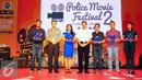 Media patner mendapatkan plakat penghargaan  karena ikut berperan penting dalam festival film pendek Polisi 2015, Jakarta, Sabtu (13/6/2015). (Liputan6.com/Yoppy Renato)
