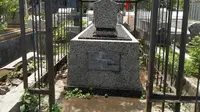 Makam di Surabaya yang diduga makam Adolf Hitler  (foto: Dian Kurniawan)