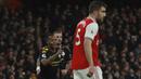 Penyerang Manchester City, Raheem Sterling berselebrasi usai mencetak gol ke gawang Arsenal pada pertandingan lanjutan Liga Inggris di di Stadion Emirates, London (15/12/2019). City menang telak atas Arsenal 3-0. (AP Photo/Ian Walton)