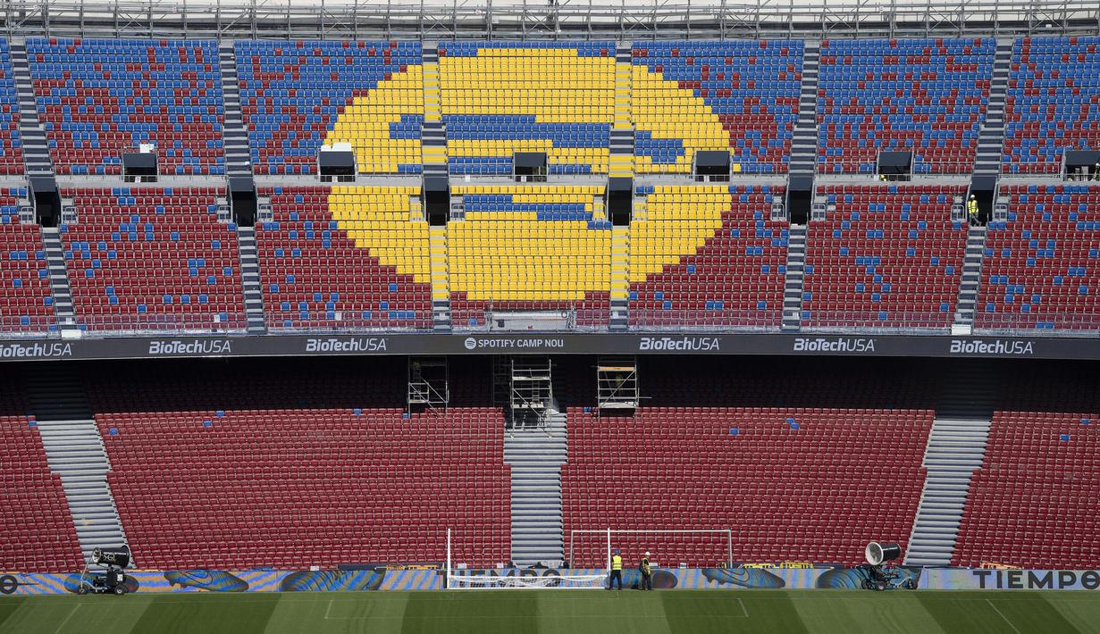 Akibat belum sepenuhnya rampung, Camp Nou hanya bisa menampung penonton sebanyak 27.000 dari kapasitas total 50.000 dalam laga kandang Barcelona pada musim ini. (AFP/Josep Lago)