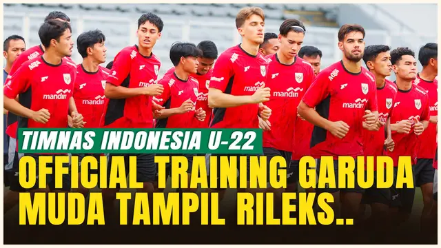 Suasana latihan resmi Timnas Indonesia U-22 jelang uji coba kontra Mali U-22 berlangsung santai namun tetap fokus.