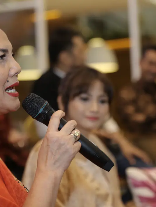 "Jangan terjebak dalam seremonial atau perayaan. Terpenting bagaimana perempuan memposisikan diri, untuk menjaga kewanitaan kita," ungkap Christine Hakim, di kawasan Kota Tua, Jakarta Barat, Selasa (11/4/2017). (Galih W. Satria/Bintang.com)