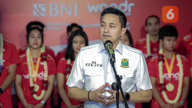Foto: Torehkan Sejarah Baru, Tim Bulu Tangkis Indonesia Dapat Sambutan Meriah setelah Mendarat di Tanah Air