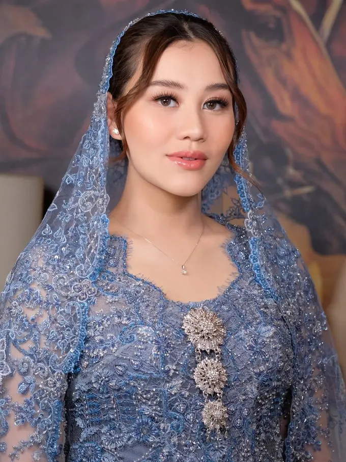 Potret Aaliyah Massaid Pancarkan Pregnancy Glow Dipulas Makeup Soft di Momen 7 Bulanan Kehamilan
