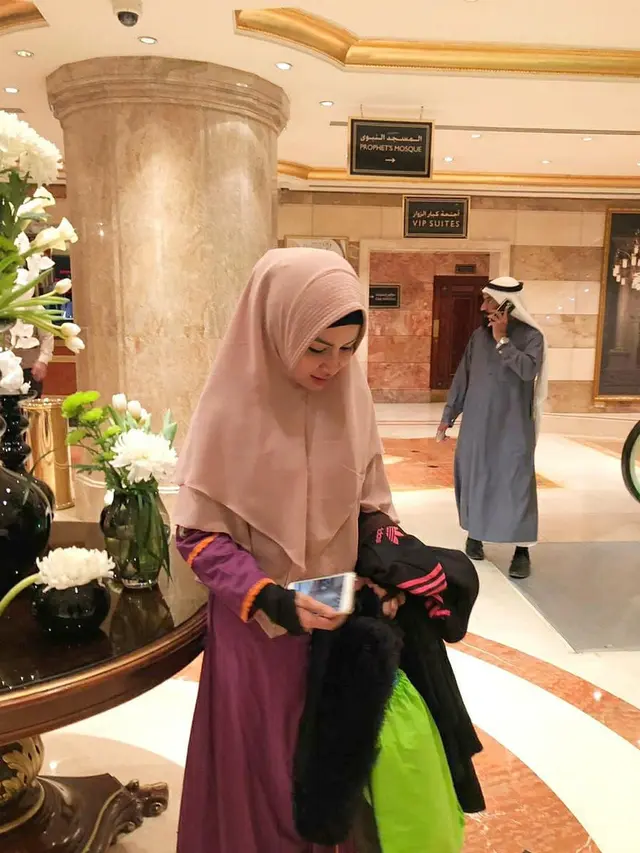 Mantap Berhijrah, Ini 5 Potret Five Vi Rachmawati saat Pakai Hijab Syari