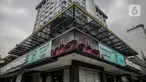 Suasana gerai makanan cepat saji McDonals's komplek pusat perbelanjaan Sarinah, Jakarta, Jumat (8/5/2020). Gerai pertama McDonals's di Indonesia yang telah beroperasi hampir 30 tahun itu akan ditutup permanen pada 10 Mei 2020. (Liputan6.com/Faizal Fanani)