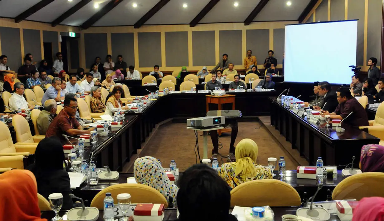 Suasana Rapat Kerja Komite II DPD RI dengan Menteri Kelautan dan Perikanan Susi Pudjiastuti, Jakarta, Rabu (5/11/2014). (Liputan6.com/Andrian M Tunay)