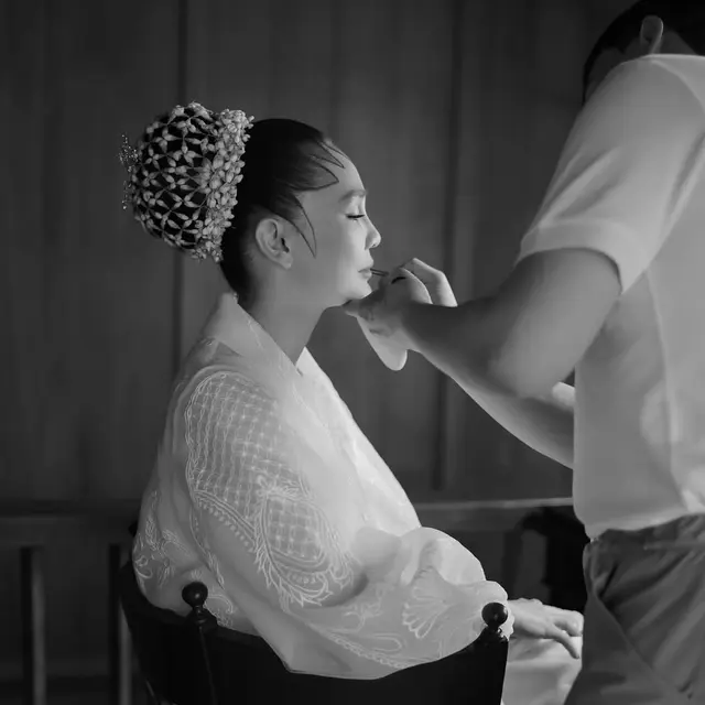 Model Bridal Robe Luna Maya/Instagram @hiantjen