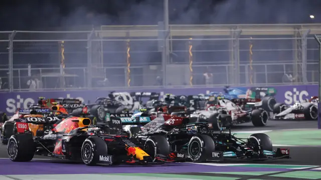 FOTO: Menang F1 GP Arab Saudi, Lewis Hamilton Samai Poin Max Verstappen