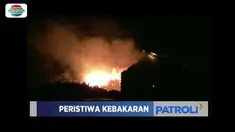 Ditinggal penghuninya, sebuah rumah mewah di Medan, Sumut, hangus terbakar. Diduga kebakaran terjadi akibat korsleting listrik di dalam rumah.