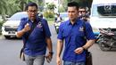 Artis Afdhal Yusman (kanan) mendaftarkan diri menjadi bakal caleg Partai NasDem ke Komisi Pemilihan Umum (KPU) RI, Jakarta, Senin (16/7). Total ada 576 bakal caleg DPR RI yang didaftarkan untuk 80 dapil. (Liputan6.com/Angga Yuniar)
