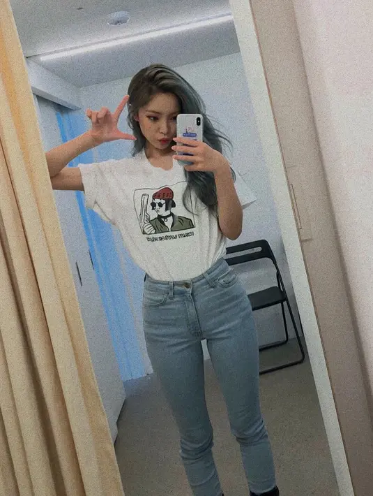 "Saat aku mulai putus asa dan ingin menyerah. Ternyata kesempatan datang hingga aku muncul di Unpretty Rapstar," jelasnya. (Foto: instagram.com/heizeheize)