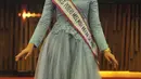 Salah satu finalis, Astrid Trishanty memperkenalkan diri saat konferensi pers acara Puteri Muslimah Indonesia 2015, Jakarta, Senin (11/5/2015). Sebanyak 25 wanita cantik akan bersaing menjadi Puteri Muslimah Indonesia 2015 (Liputan6.com/Herman Zakharia)